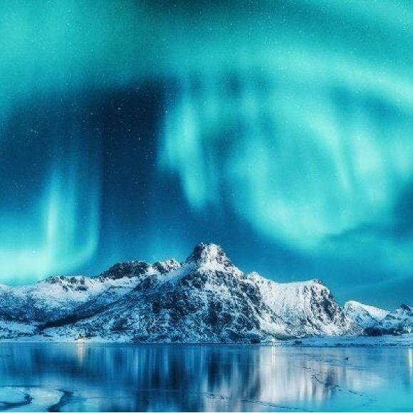 Aurora Borealis Snowy Peak Mountain Realism 3D Vivid Captured Landscape Necklace - Picture 5 of 16